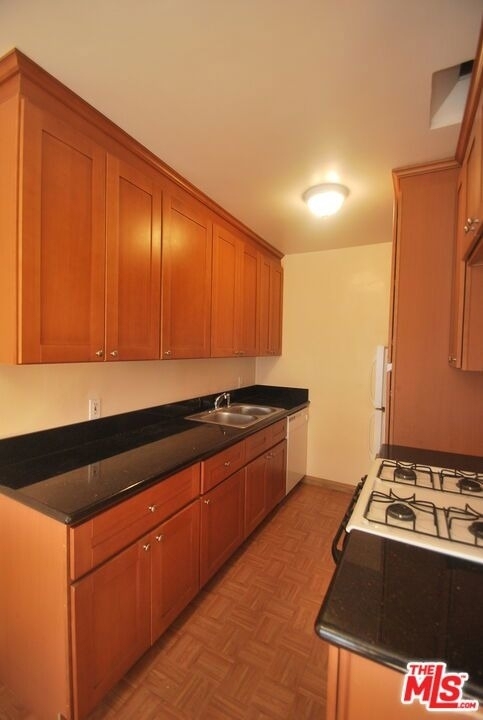 325 Palm Drive - Photo 8