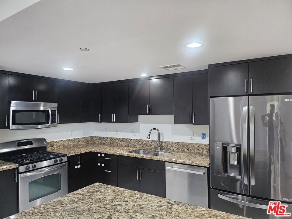 332 S Oxford Avenue - Photo 3