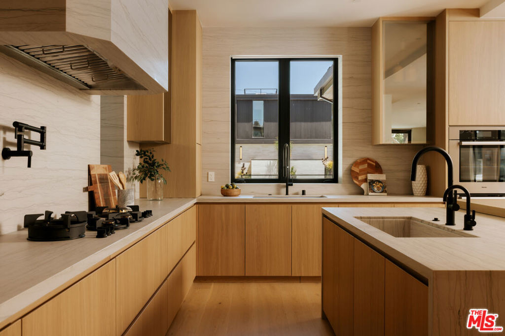 528 Marguerita Avenue - Photo 5