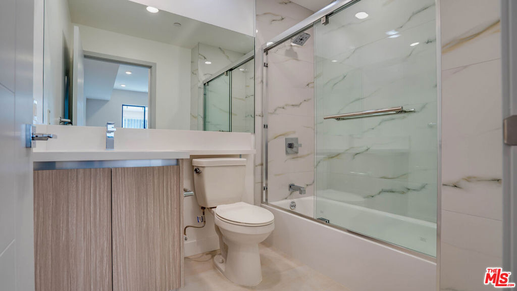 1540 S Hayworth Avenue - Photo 16
