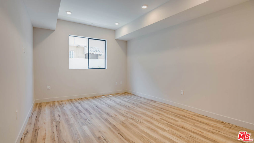 1540 S Hayworth Avenue - Photo 13