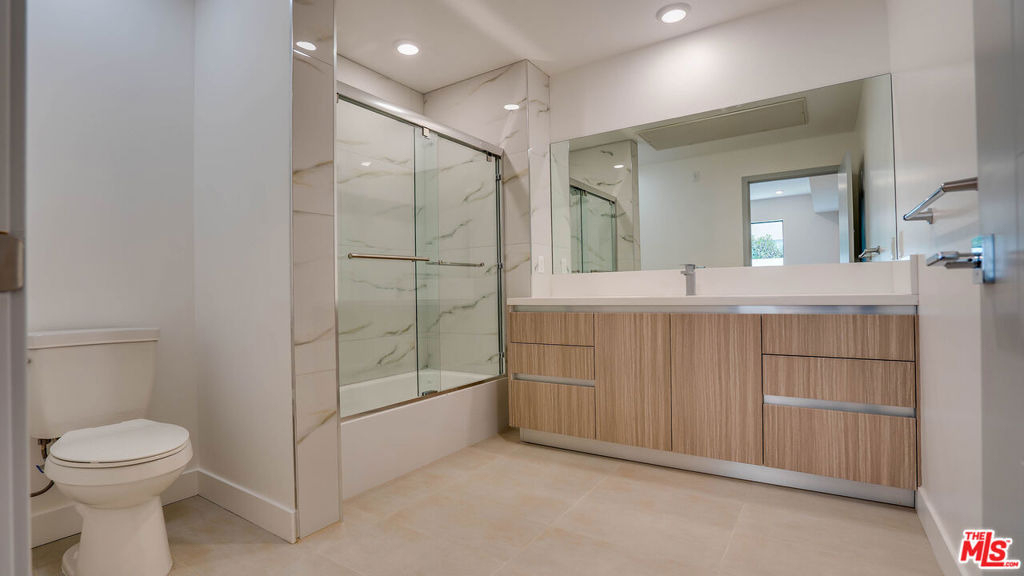 1540 S Hayworth Avenue - Photo 9