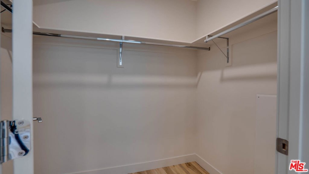 1540 S Hayworth Avenue - Photo 8