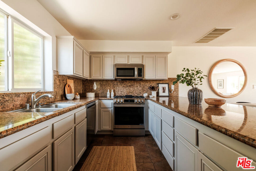 691 Mildred Avenue - Photo 6