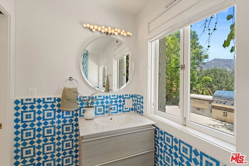 2700 Glendower Avenue - Photo 53