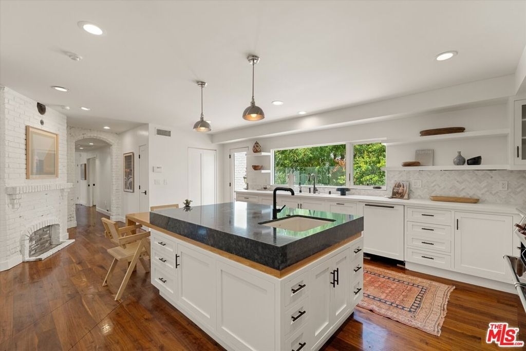 2700 Glendower Avenue - Photo 10