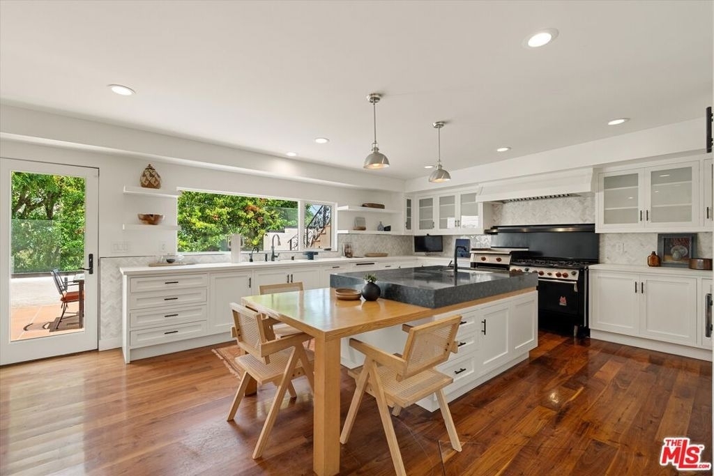 2700 Glendower Avenue - Photo 8