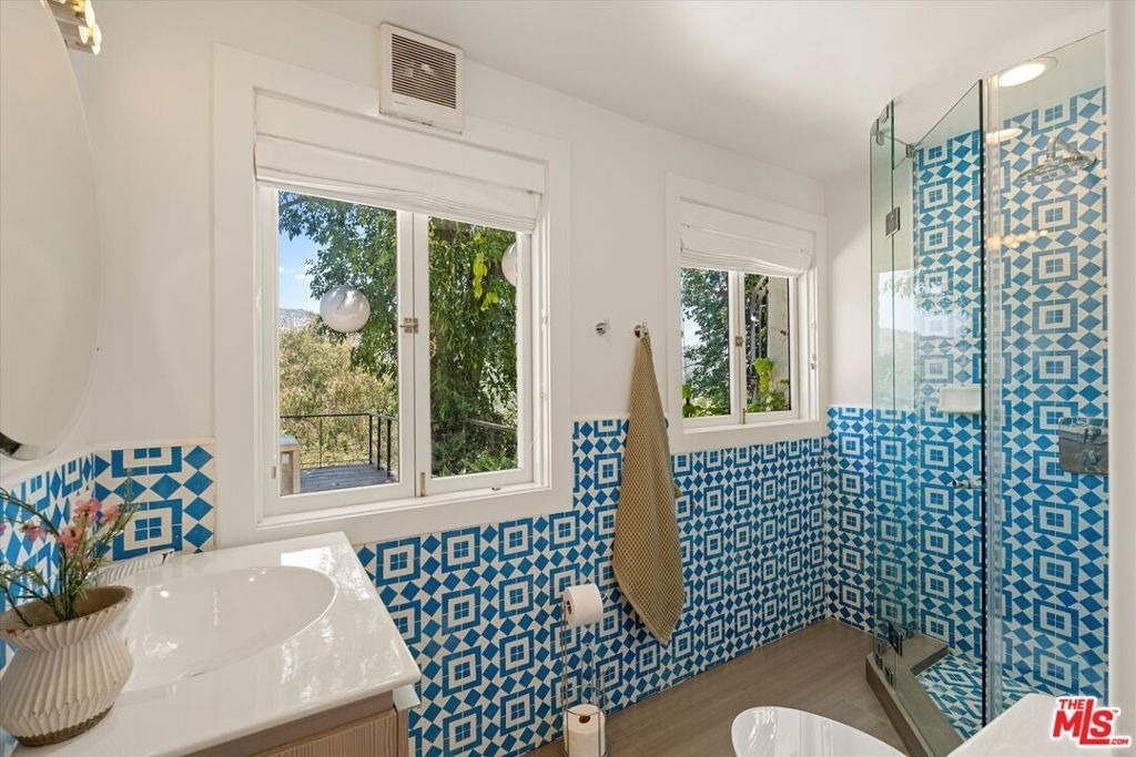 2700 Glendower Avenue - Photo 52