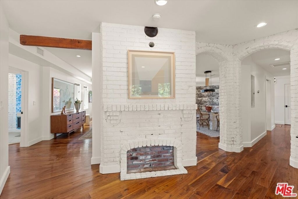 2700 Glendower Avenue - Photo 14