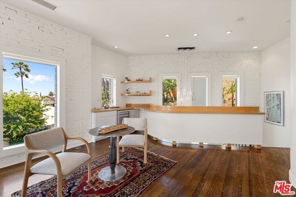 2700 Glendower Avenue - Photo 18