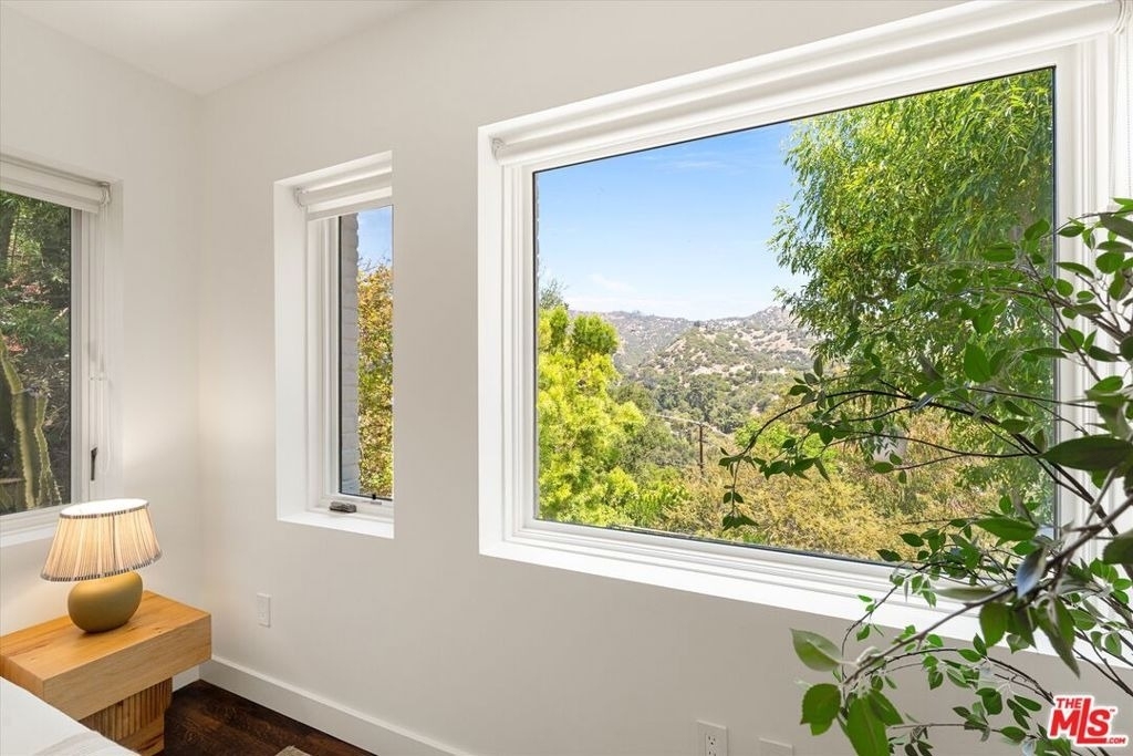 2700 Glendower Avenue - Photo 32