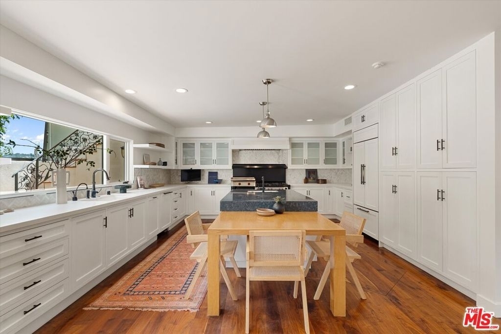 2700 Glendower Avenue - Photo 12