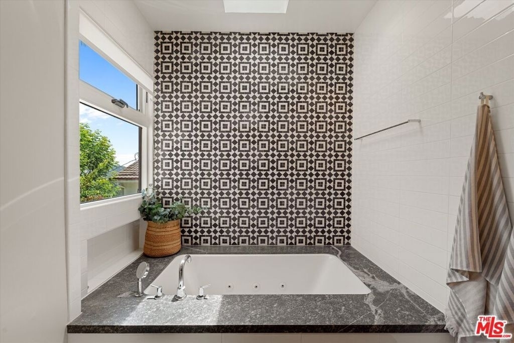 2700 Glendower Avenue - Photo 30