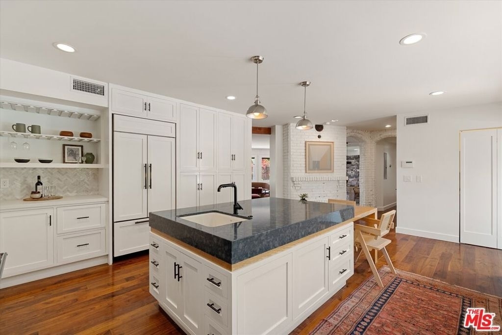 2700 Glendower Avenue - Photo 11