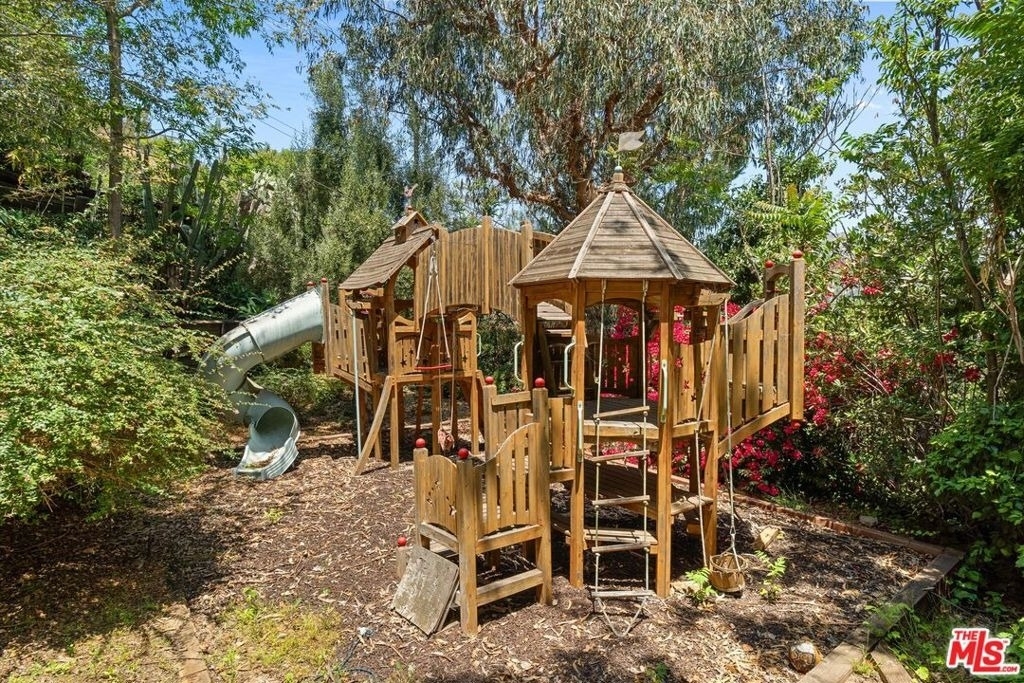 2700 Glendower Avenue - Photo 63