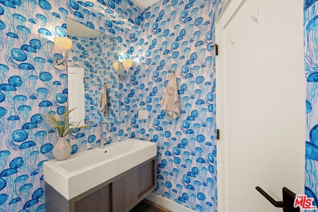 2700 Glendower Avenue - Photo 40