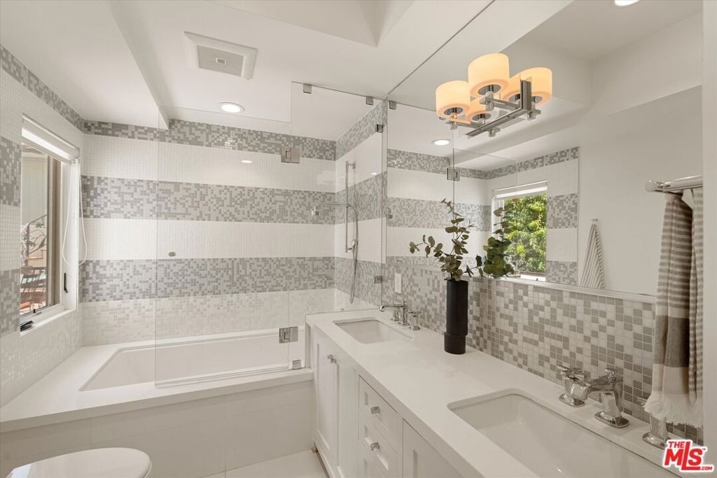 2700 Glendower Avenue - Photo 34