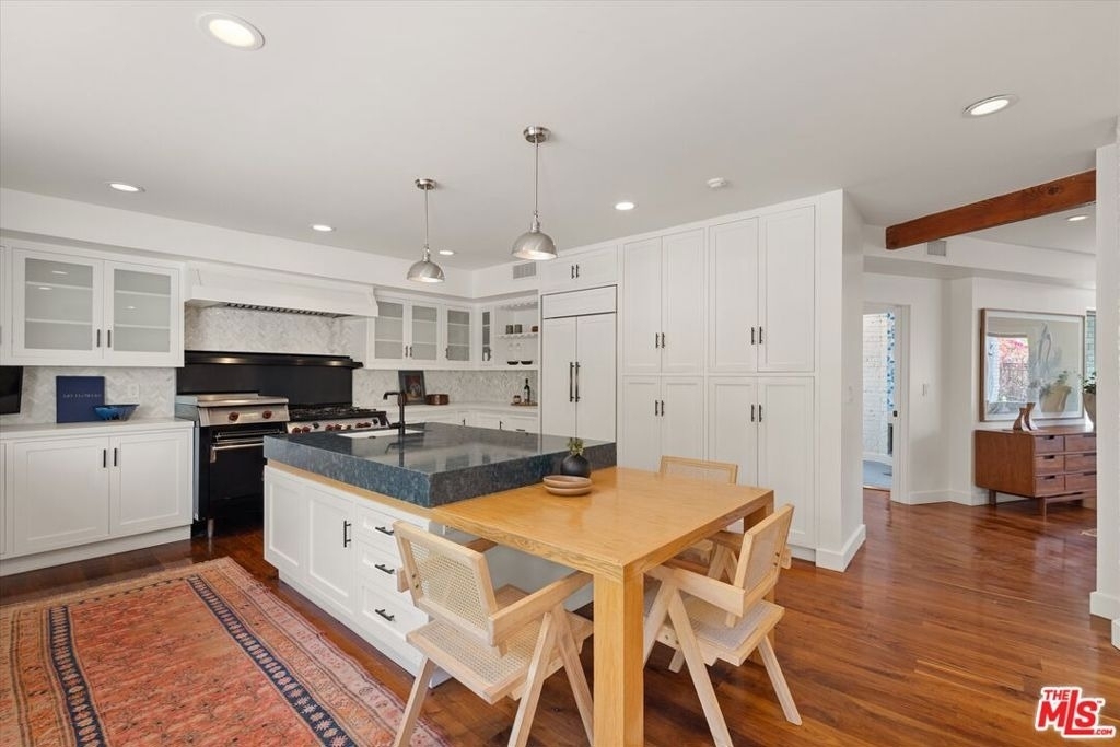 2700 Glendower Avenue - Photo 9
