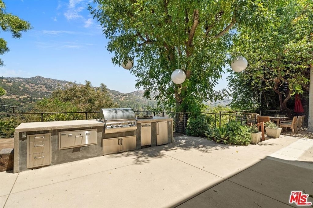 2700 Glendower Avenue - Photo 54