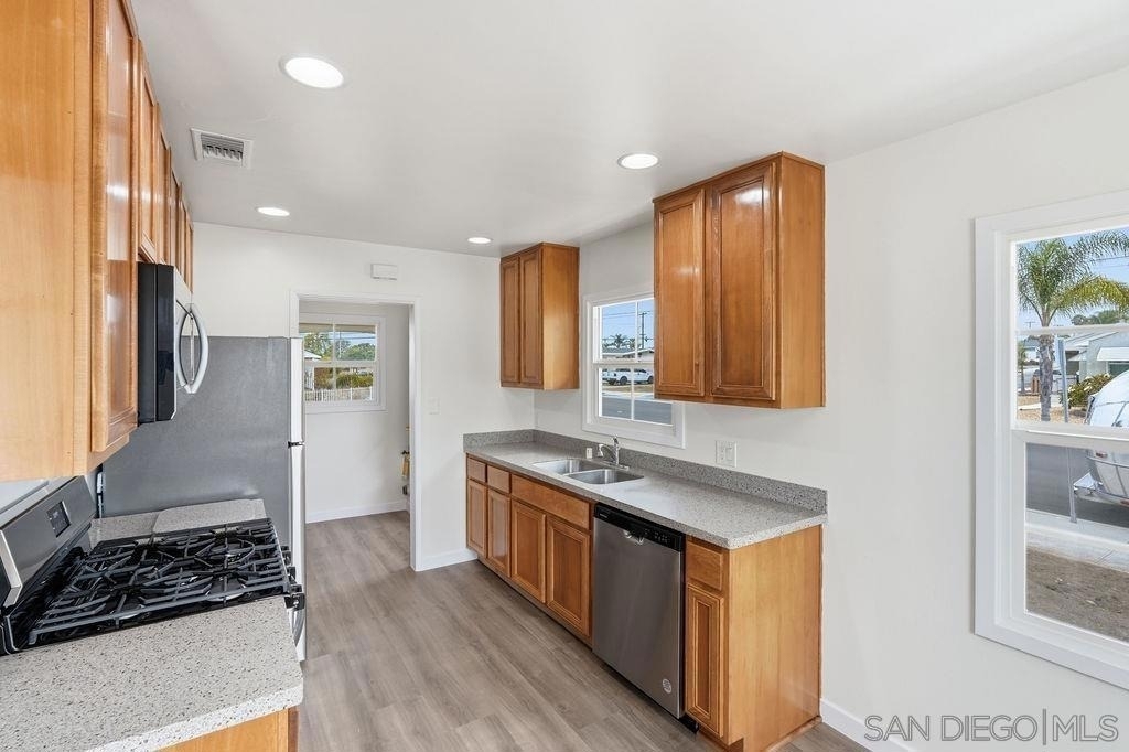 6593 Delfern St - Photo 9