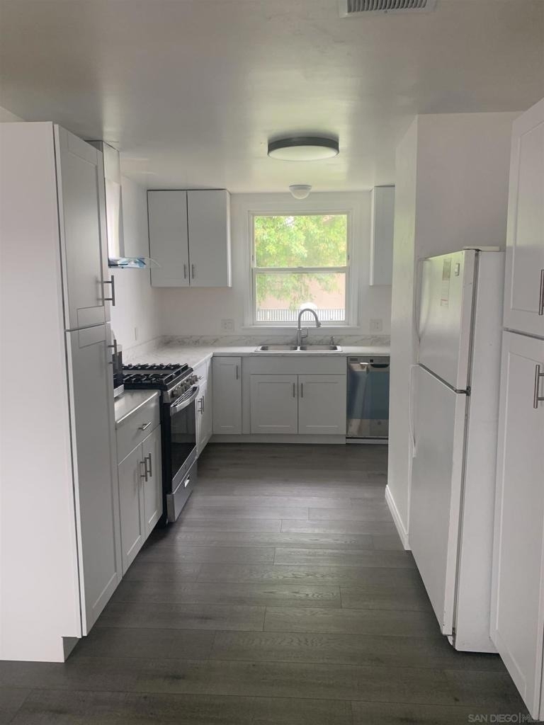 770 S. Sunshine Ave - Photo 2