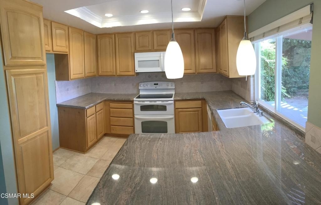 1774 Alderwood Place - Photo 5