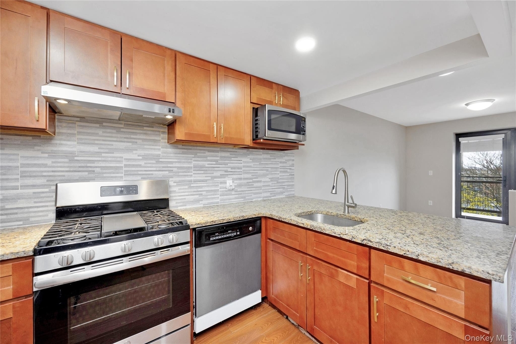 172-18 Jamaica Avenue - Photo 9