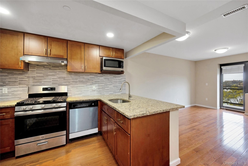 172-18 Jamaica Avenue - Photo 2