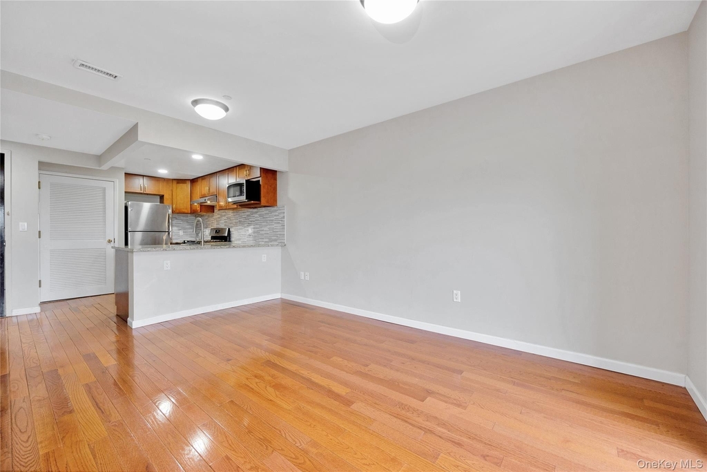 172-18 Jamaica Avenue - Photo 1