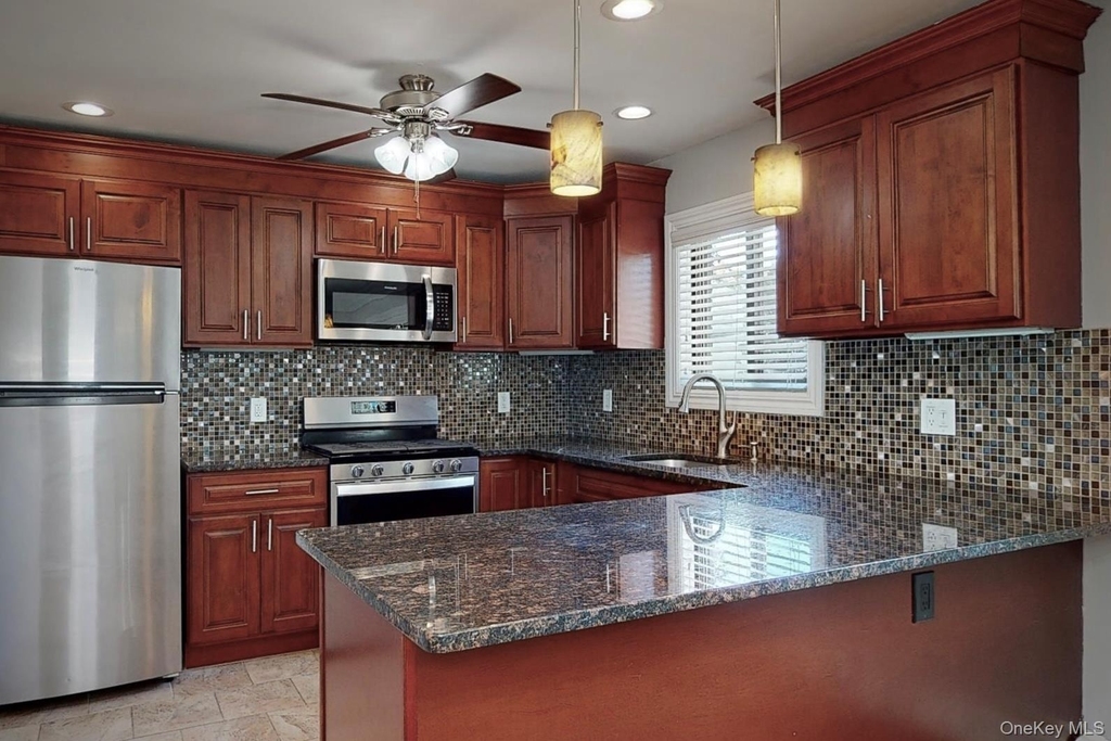 20 Perry Boulevard - Photo 1