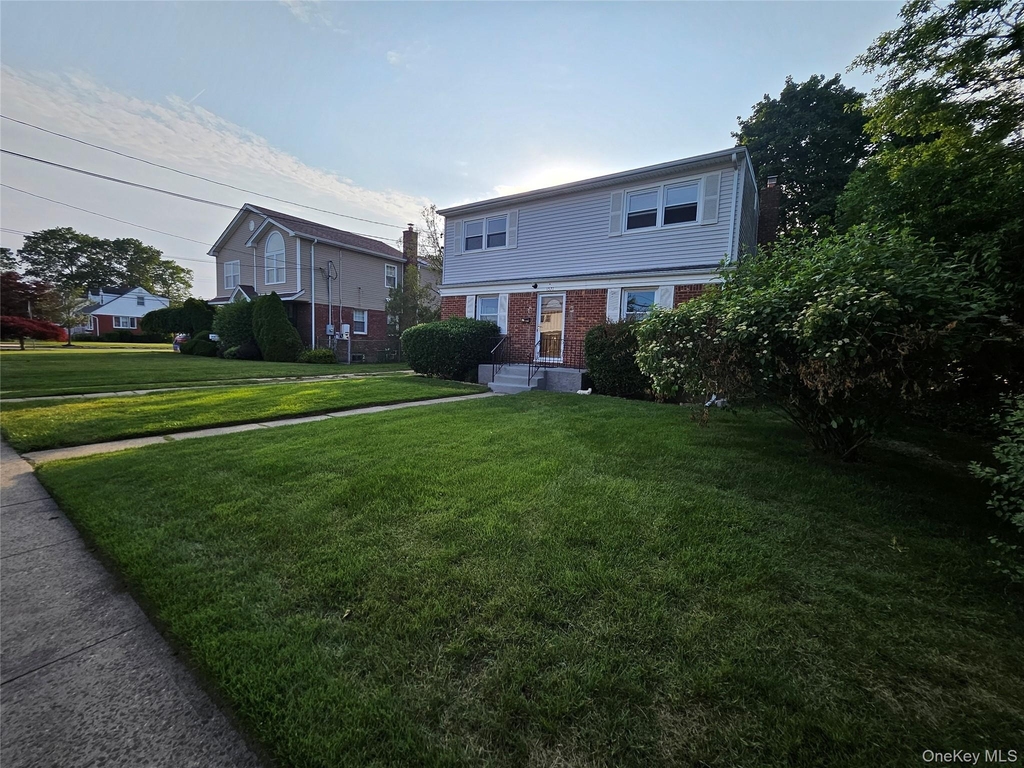 1571 Powers Avenue - Photo 2