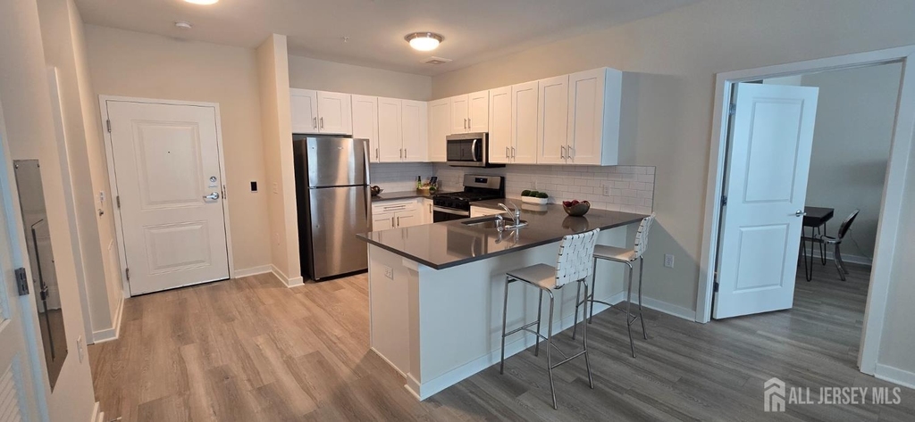 211 Henderson Road - Photo 15