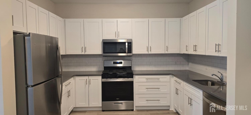 211 Henderson Road - Photo 17