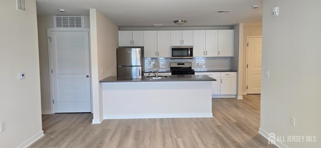 211 Henderson Road - Photo 25