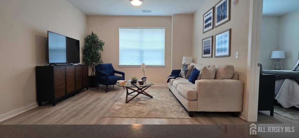 211 Henderson Road - Photo 8