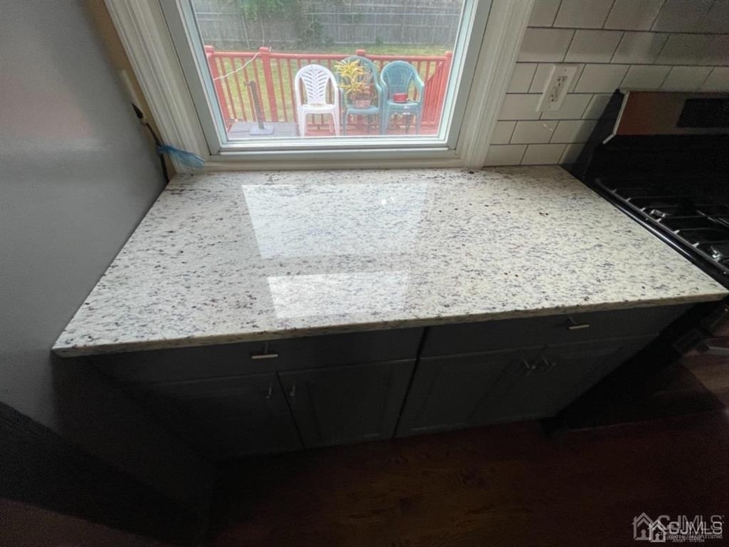 210 Runyon Avenue - Photo 15