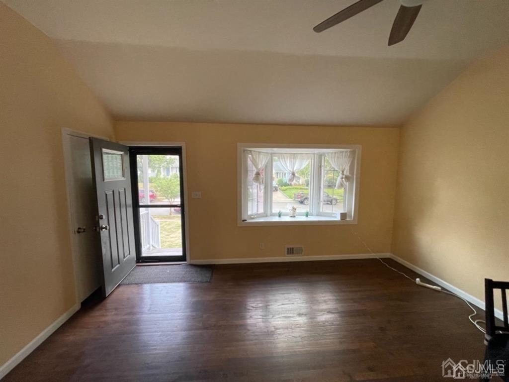 210 Runyon Avenue - Photo 6