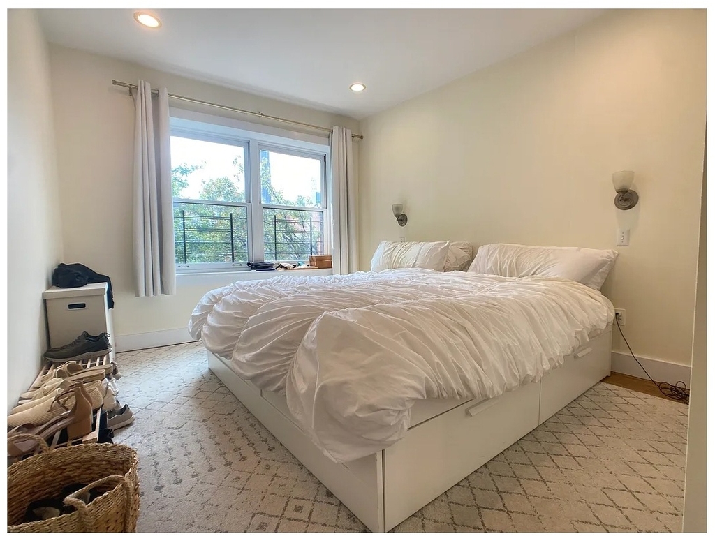284 Carlton Avenue - Photo 15