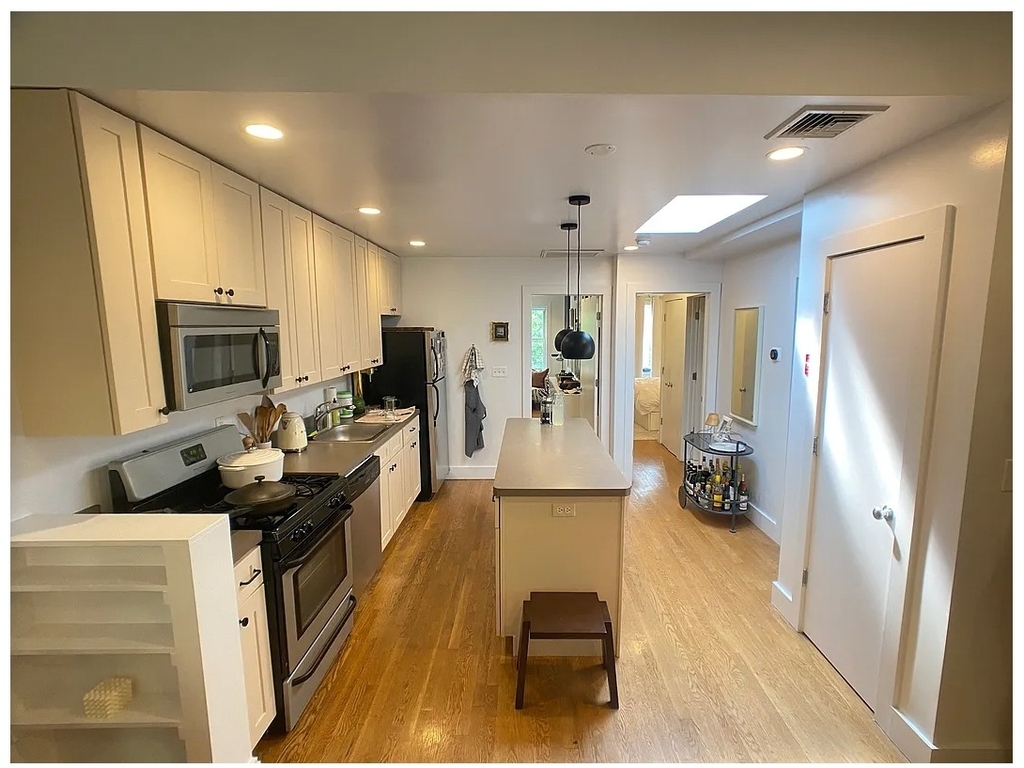 284 Carlton Avenue - Photo 5