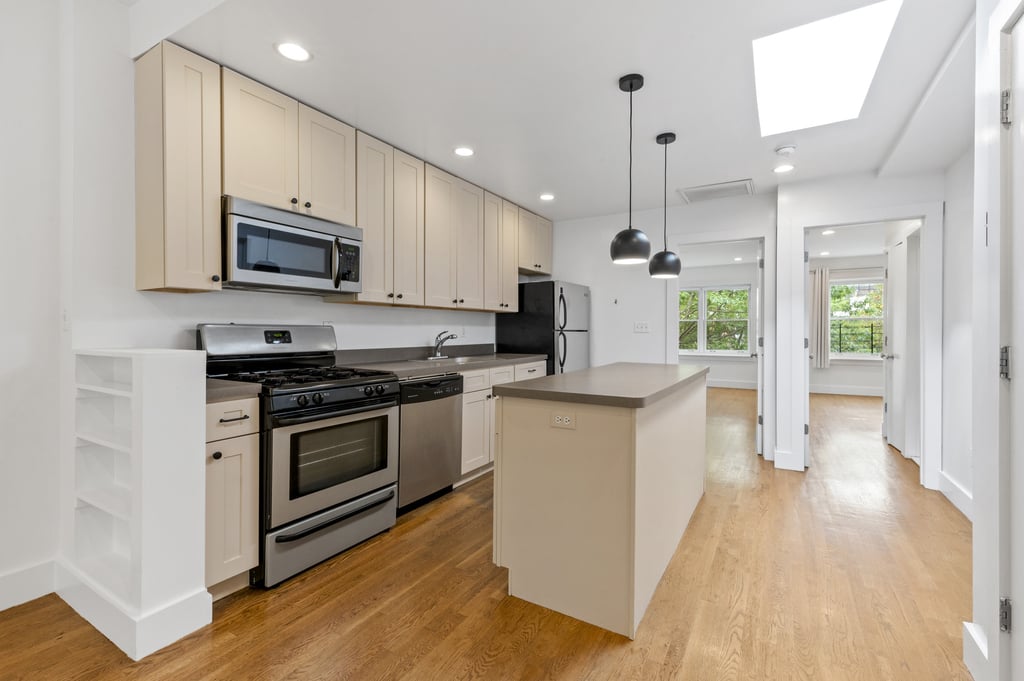 284 Carlton Avenue - Photo 4