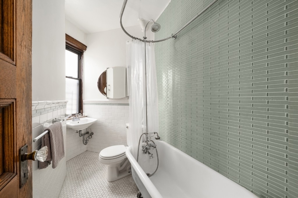 170 W 89th Street - Photo 4