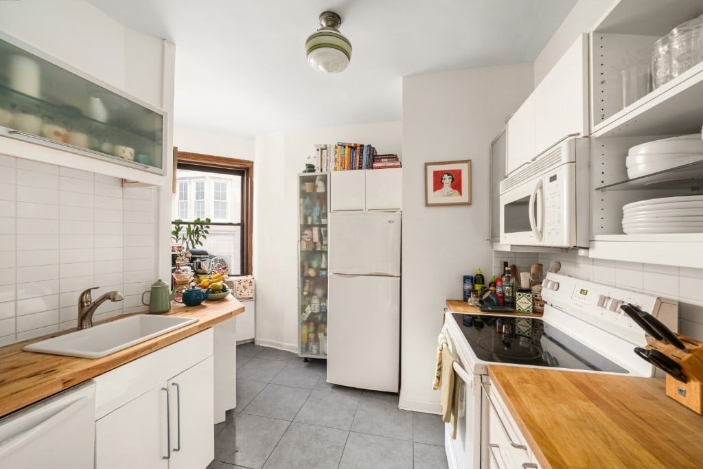 170 W 89th Street - Photo 2