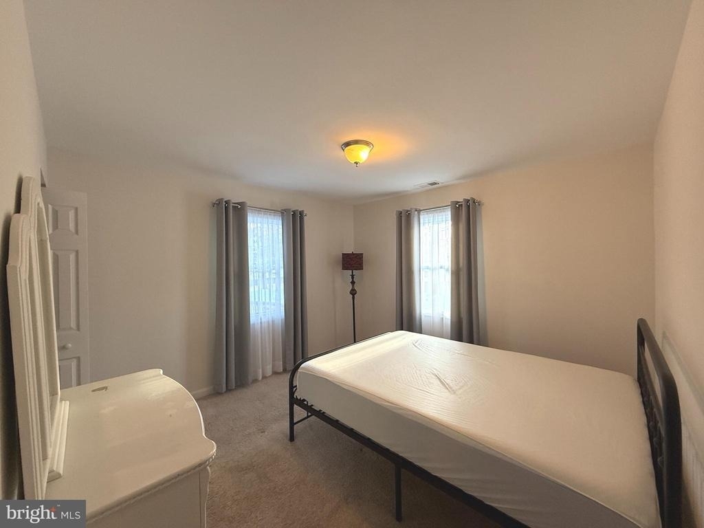 1238 Lakeview Parkway - Photo 4