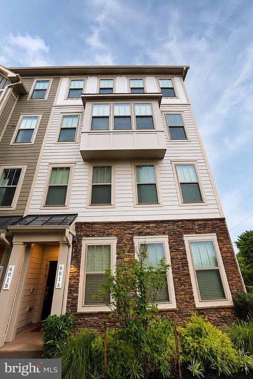 601 Percy Place - Photo 0