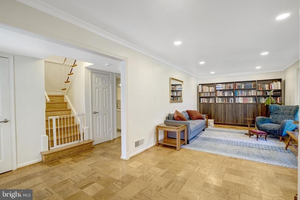 8527 Parliament Drive - Photo 3