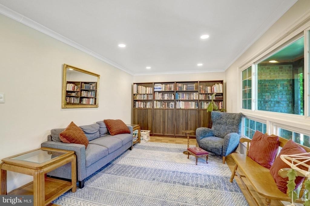8527 Parliament Drive - Photo 5