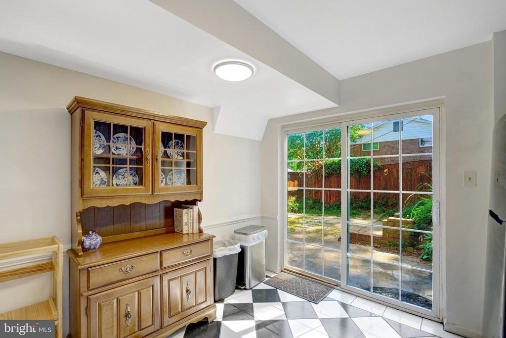 8527 Parliament Drive - Photo 7