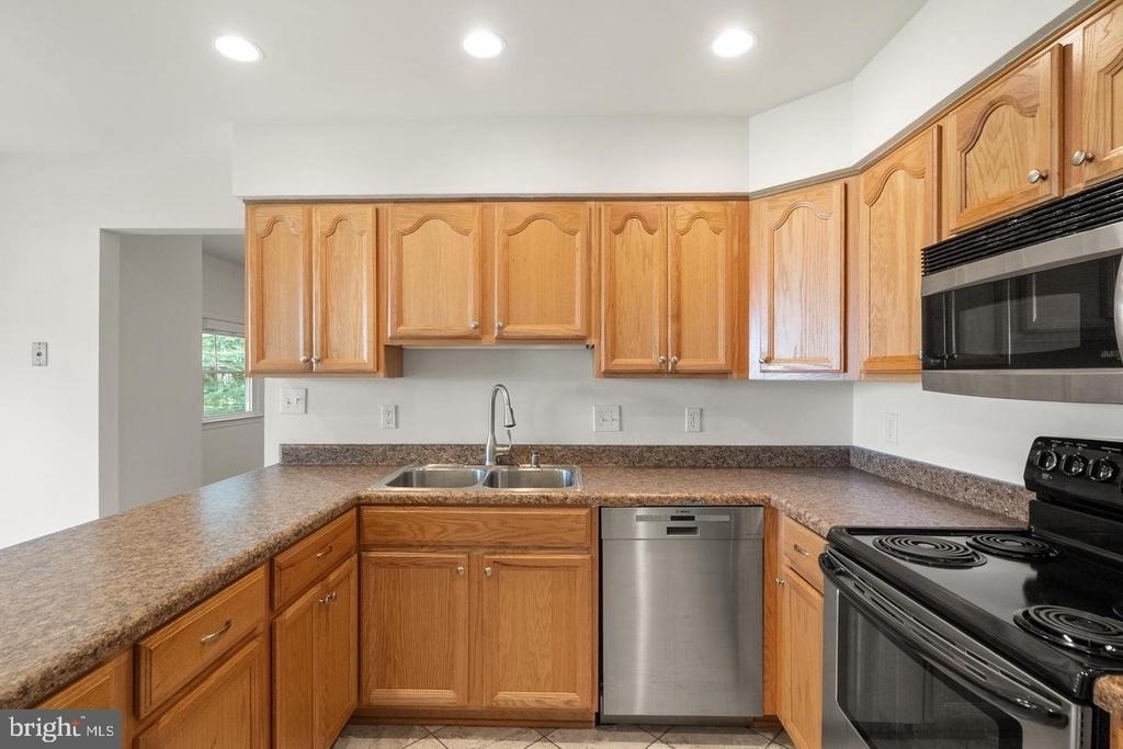 8902 Huxley Court - Photo 5