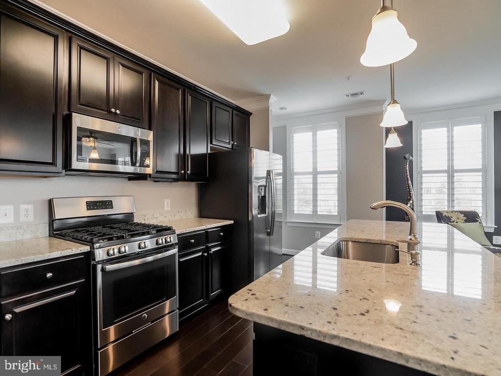13722 Neil Armstrong Avenue - Photo 4