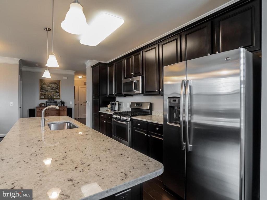 13722 Neil Armstrong Avenue - Photo 3